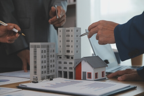 Balancing,The,Property,Sector,The,Real,Estate,Agent,Is,Explaining